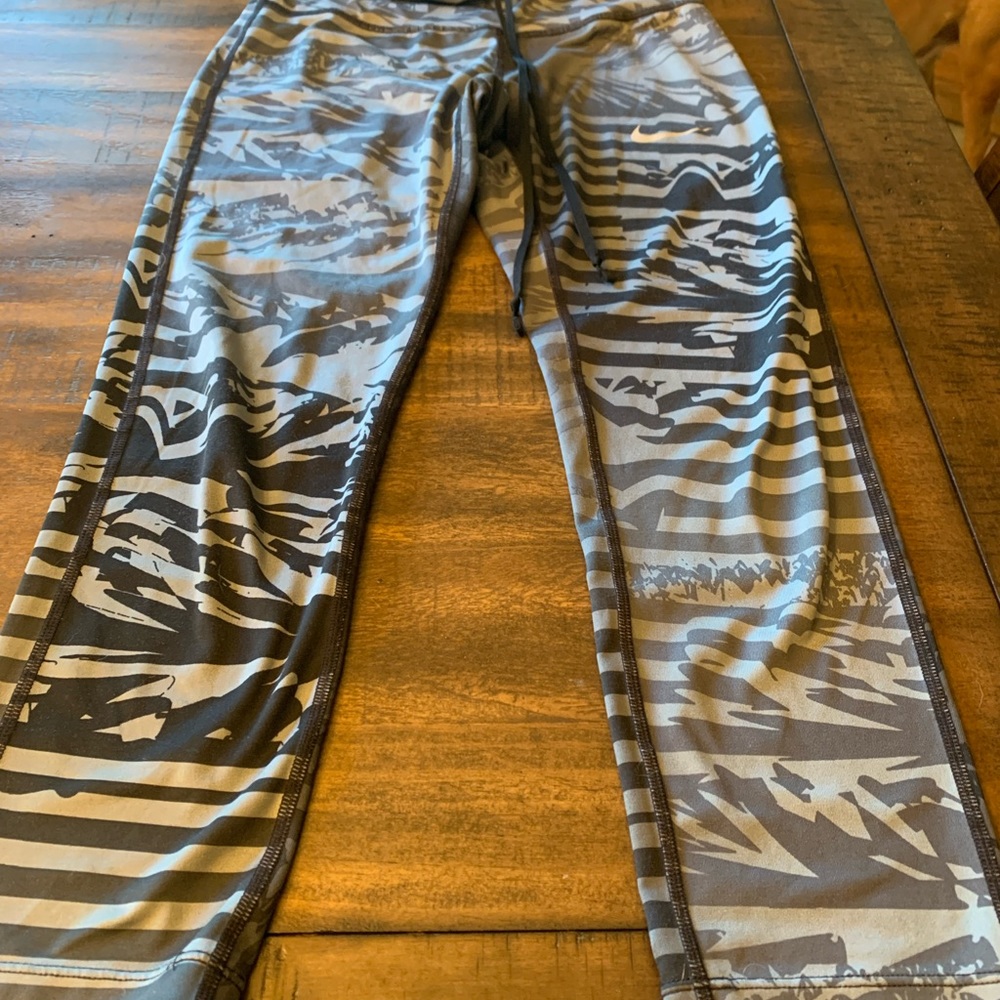 Nike Capri Leggings Small